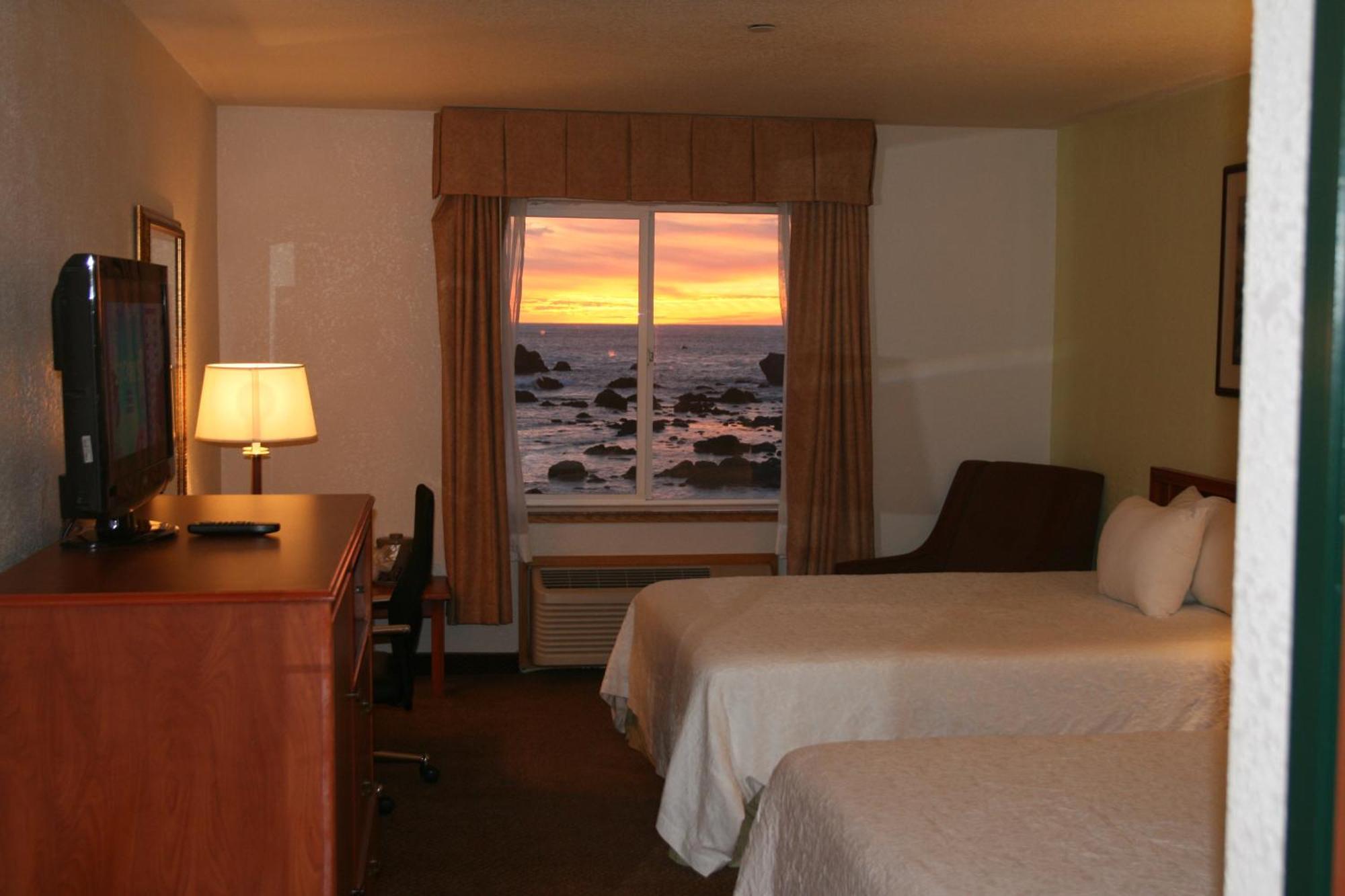 Oceanfront Lodge Кресент-Сити Экстерьер фото