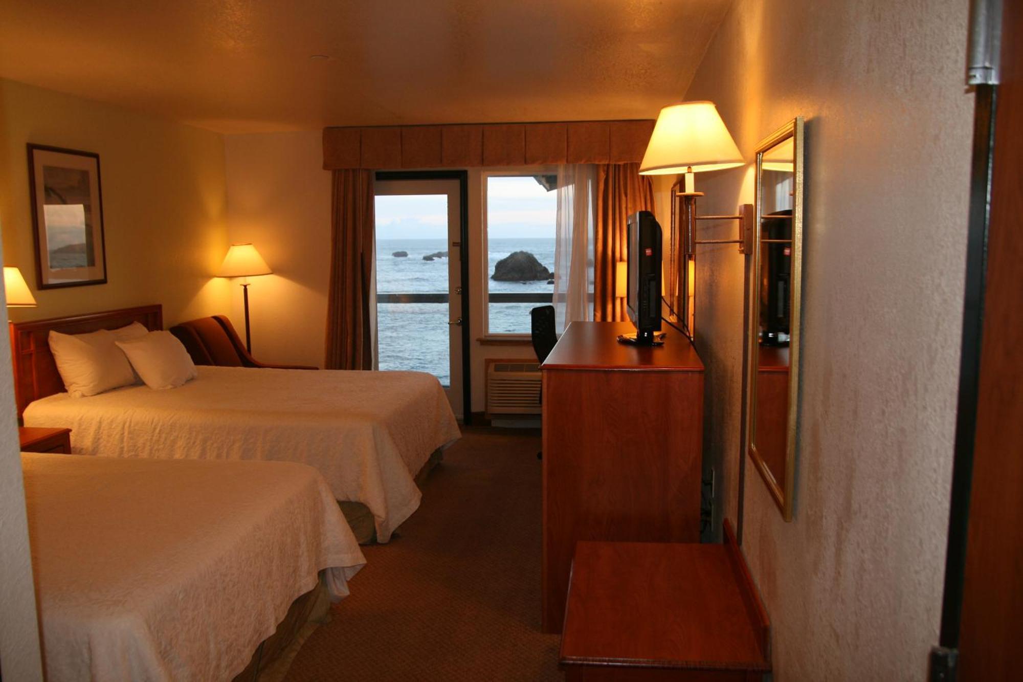 Oceanfront Lodge Кресент-Сити Экстерьер фото