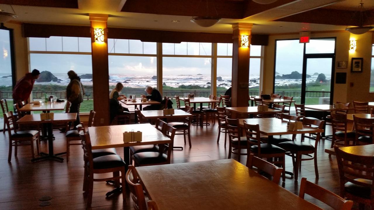 Oceanfront Lodge Кресент-Сити Экстерьер фото
