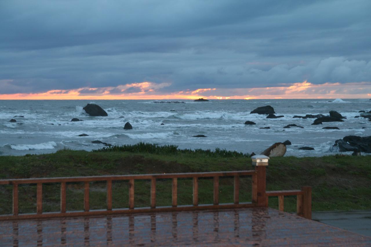 Oceanfront Lodge Кресент-Сити Экстерьер фото