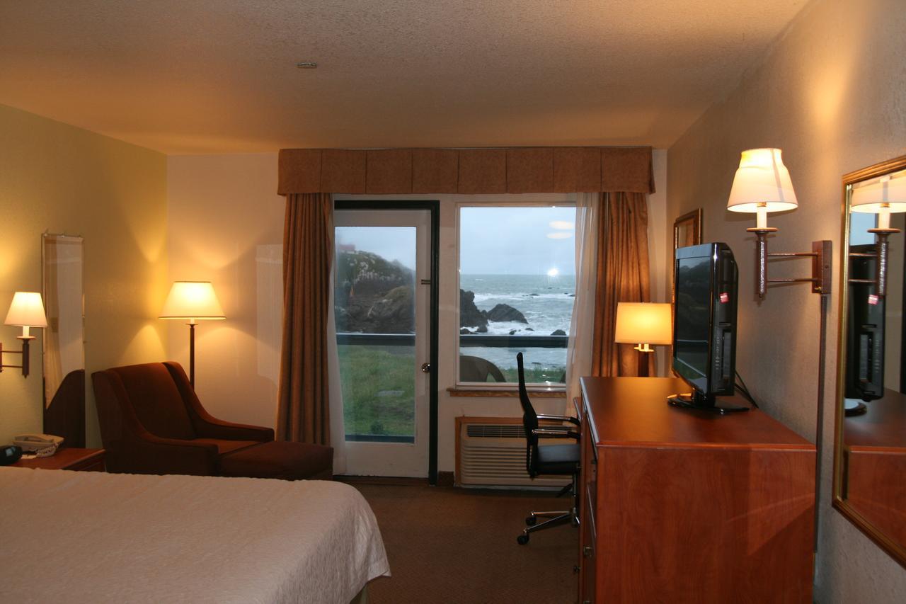 Oceanfront Lodge Кресент-Сити Экстерьер фото