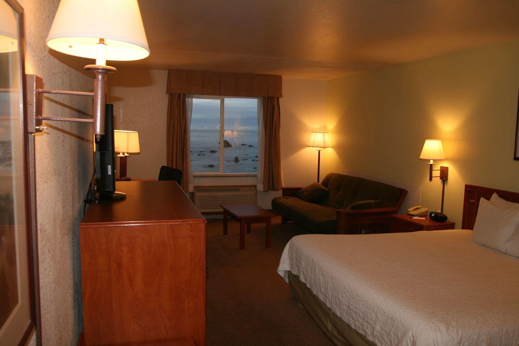 Oceanfront Lodge Кресент-Сити Экстерьер фото