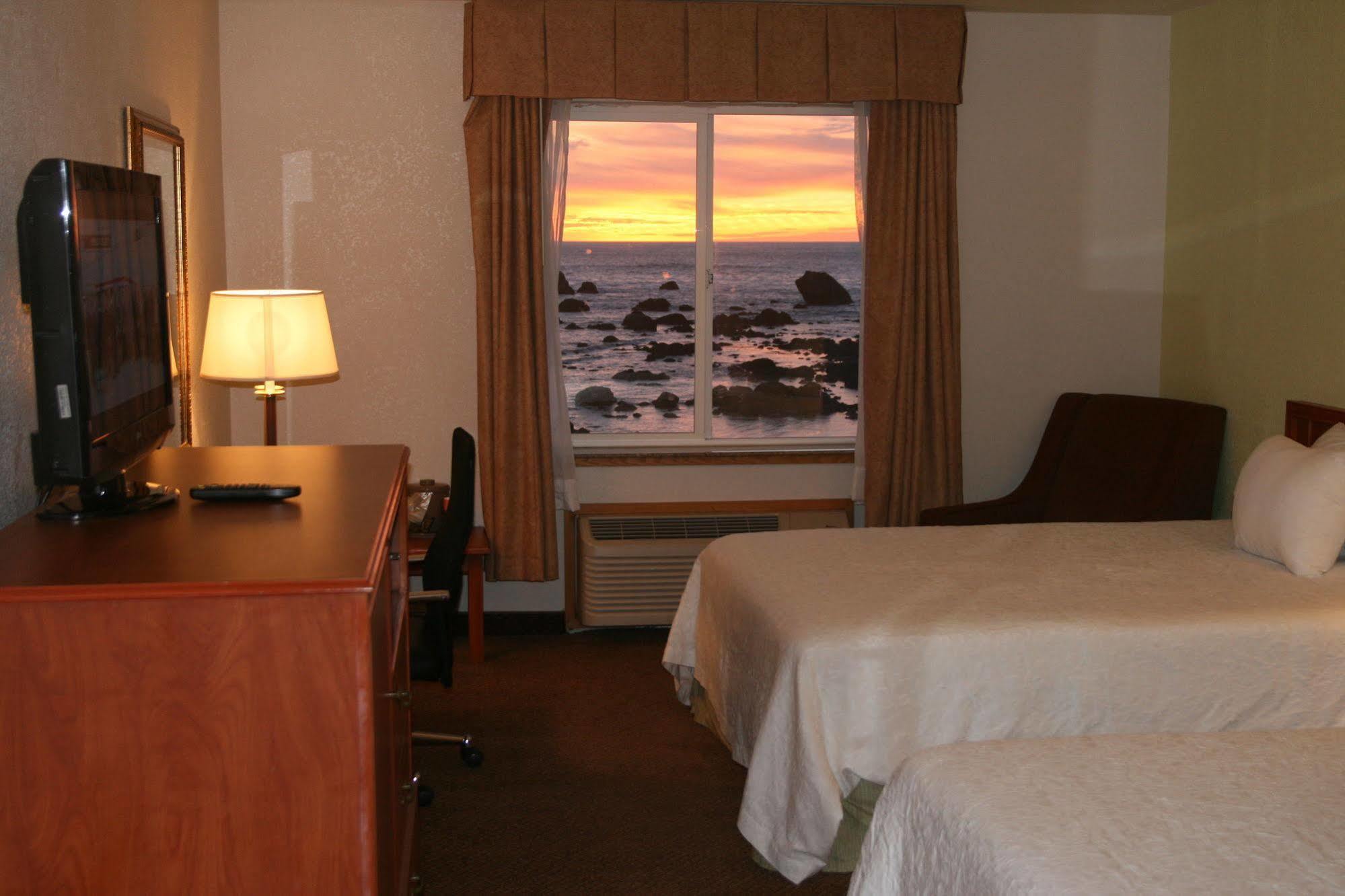 Oceanfront Lodge Кресент-Сити Экстерьер фото